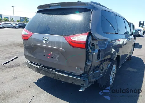 2017 Toyota Sienna Xle 8 Passenger z USA, uszkodzony, nr VIN 5TDYZ3DC8HS768526